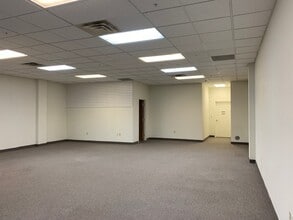 800-816 N Walnut Pl, Chaska, MN for lease Interior Photo- Image 2 of 8