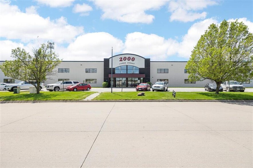 2000 James St, Coralville, IA for lease - Building Photo - Image 1 of 30