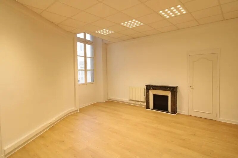 24 Rue Crébillon, Nantes for lease - Interior Photo - Image 3 of 6
