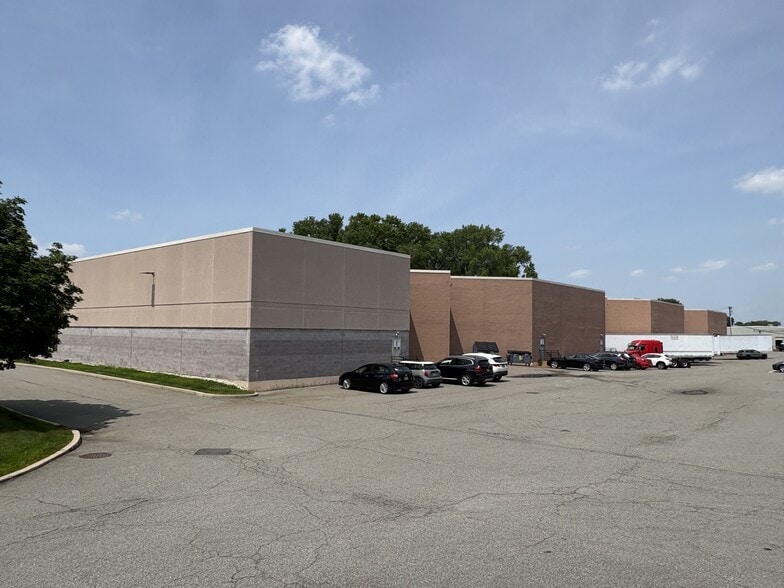 115 Newfield Ave, Edison, NJ for lease - Building Photo - Image 1 of 5