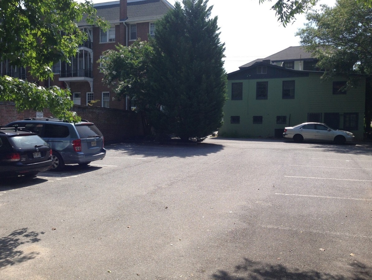 1676 S Lumpkin St, Athens, GA 30606