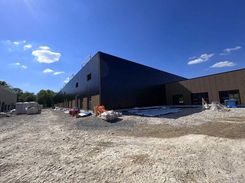 Flex in Goven for lease - Building Photo - Image 2 of 3