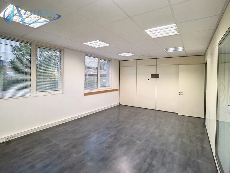 Office in SOPHIA ANTIPOLIS for lease - Interior Photo - Image 1 of 7