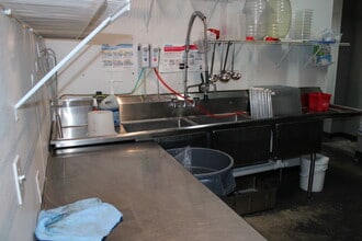 8045 Metcalf Ave, Overland Park, KS for lease Interior Photo- Image 2 of 7