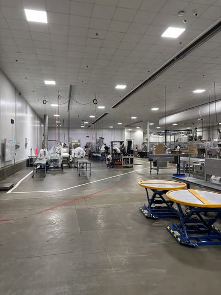 2205 6th Ave S, Clear Lake, IA for lease - Interior Photo - Image 2 of 7