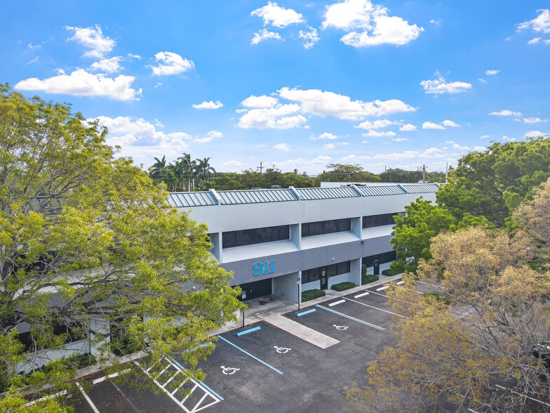 911 E Atlantic Blvd, Pompano Beach, FL for lease - Building Photo - Image 3 of 6
