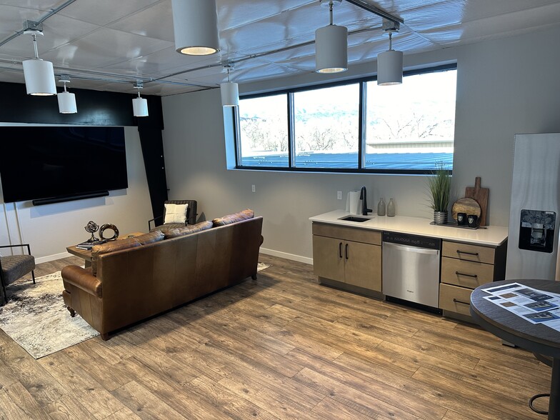 2275 Busch Ave, Colorado Springs, CO for lease - Interior Photo - Image 3 of 7