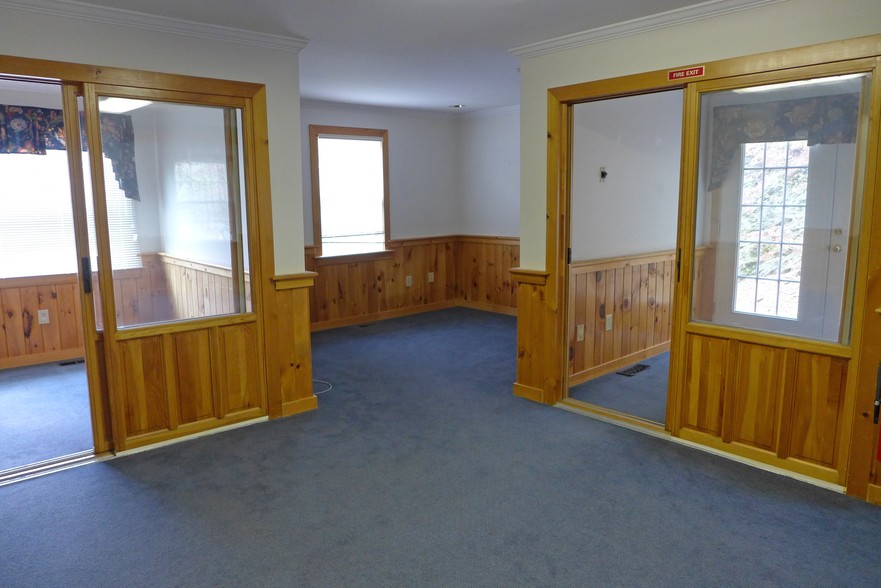 940 Danbury Rd, Georgetown, CT for lease - Interior Photo - Image 3 of 15