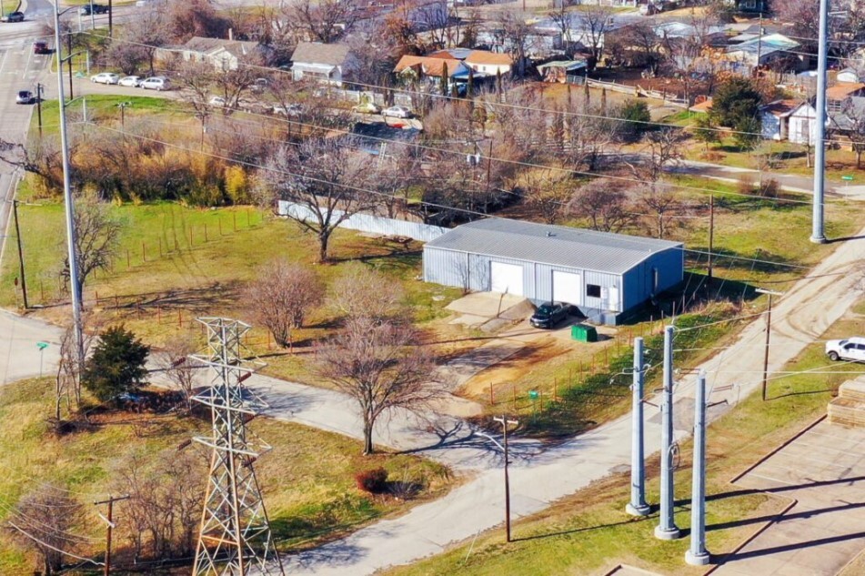 1832-1833 Stella St, Fort Worth, TX for lease Building Photo- Image 1 of 6