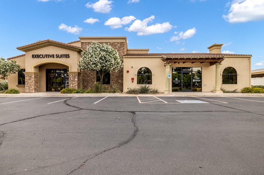 725 W Elliot Rd, Gilbert, AZ for sale - Primary Photo - Image 1 of 30