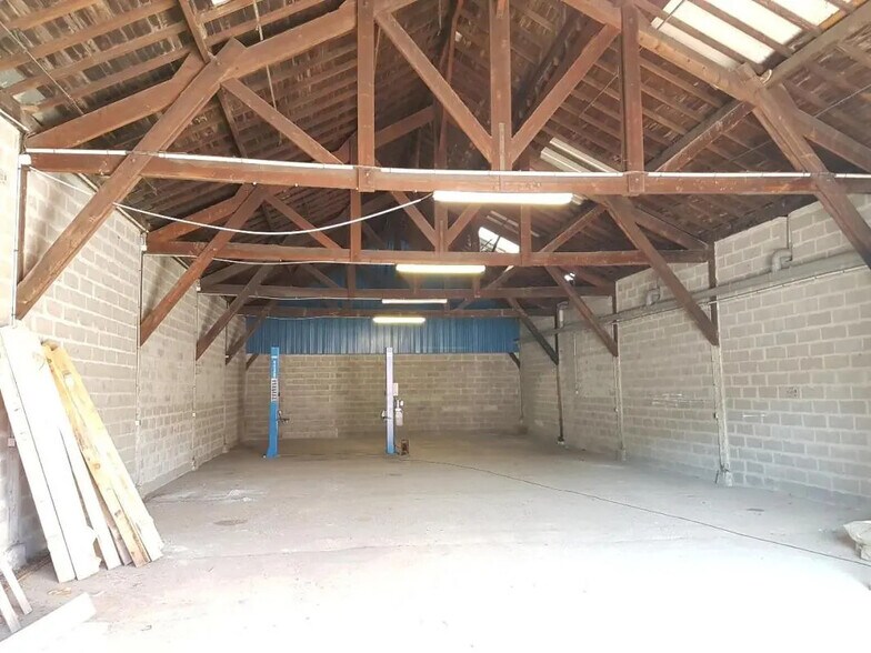 Flex in Darnétal for lease - Interior Photo - Image 3 of 5