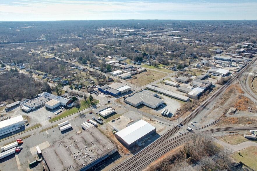 300 E Henderson St, Salisbury, NC for sale - Building Photo - Image 2 of 5