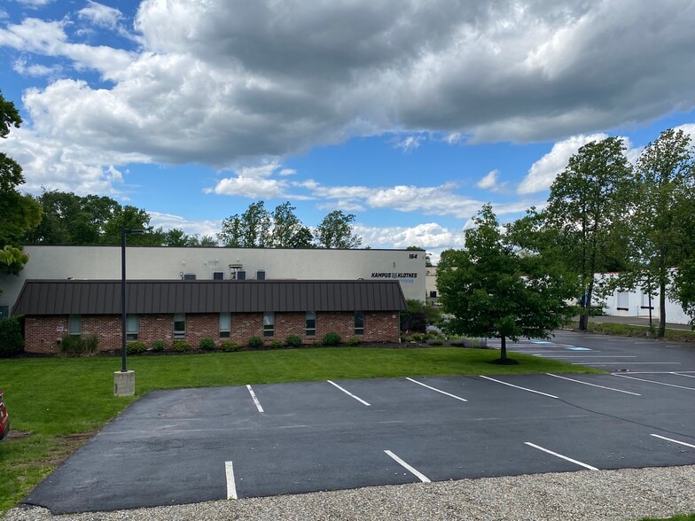 164 Railroad Dr, Warminster, PA for lease - Building Photo - Image 3 of 32
