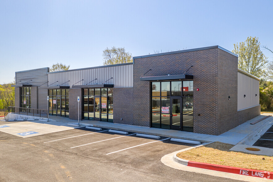 2649 E Mission Blvd, Fayetteville, AR for lease - Building Photo - Image 2 of 7