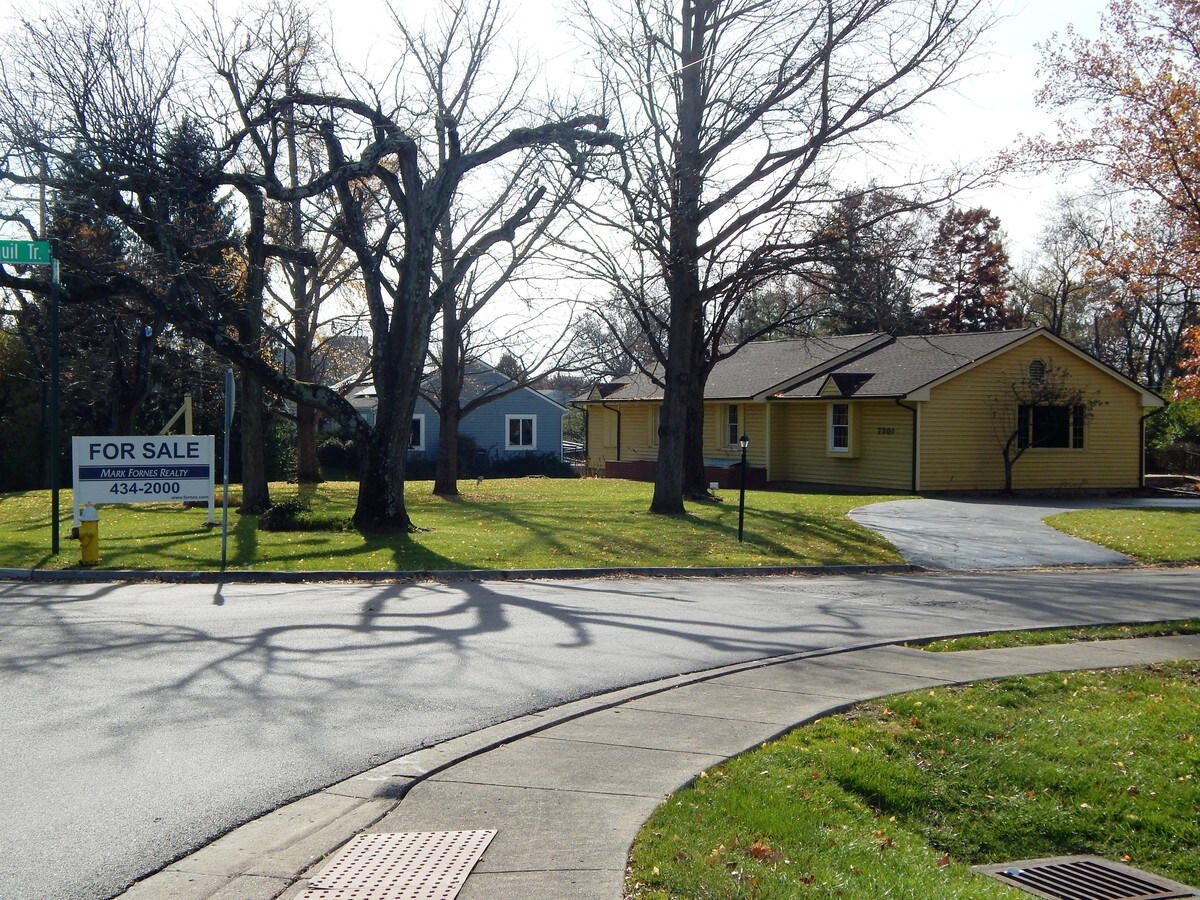 7301 Far Hills Ave, Dayton, OH 45459