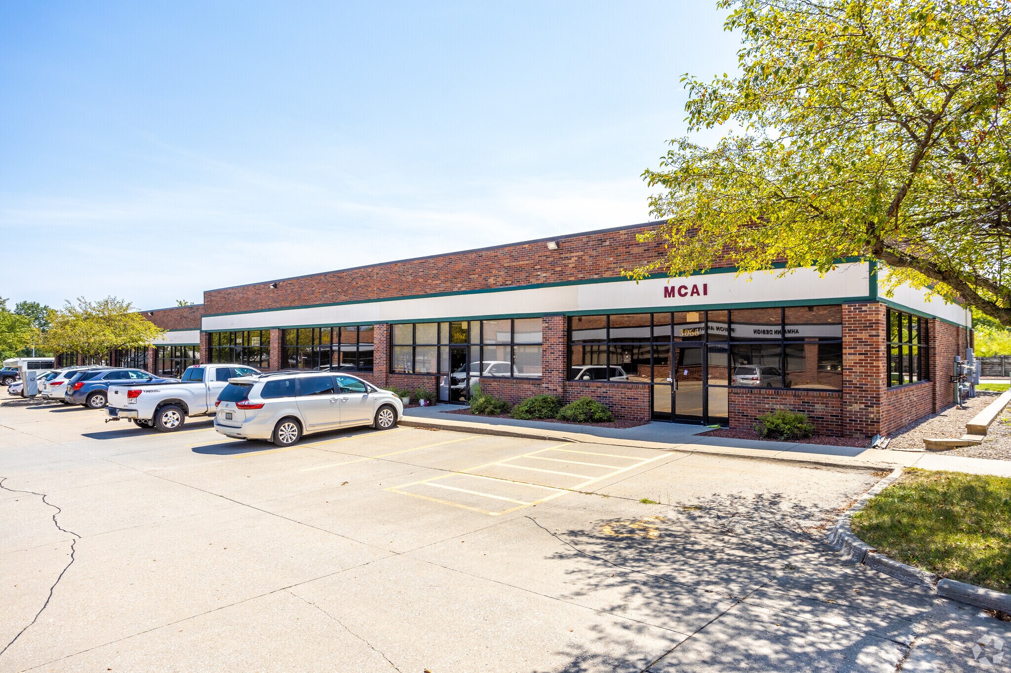 3040-3066 104th St, Urbandale, IA for sale Building Photo- Image 1 of 1