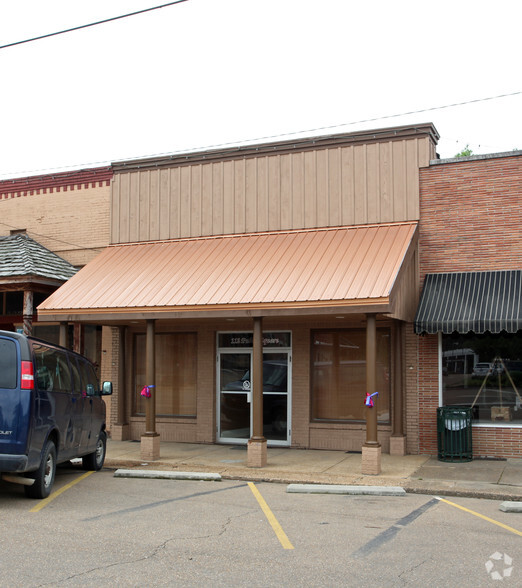 112 Public Sq, Batesville, MS for sale - Primary Photo - Image 1 of 1