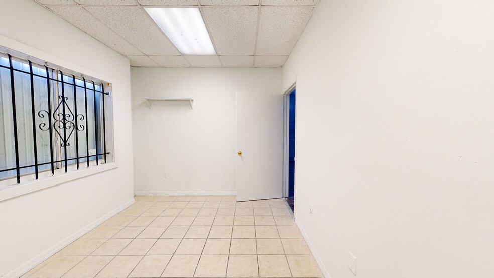 5111 NW 159th St, Miami Lakes, FL for lease - Matterport 3D Scan - Image 2 of 6