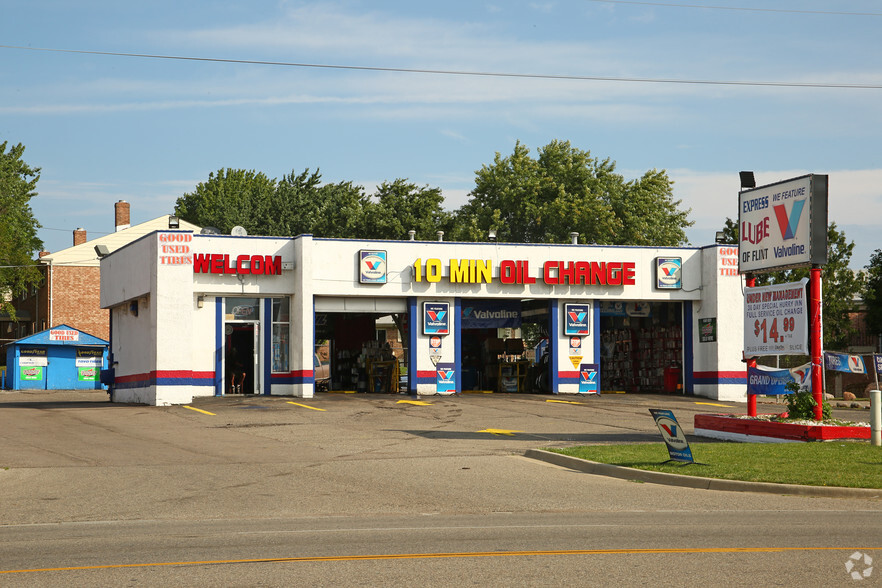 3104 Miller Rd, Flint, MI for sale - Primary Photo - Image 1 of 18