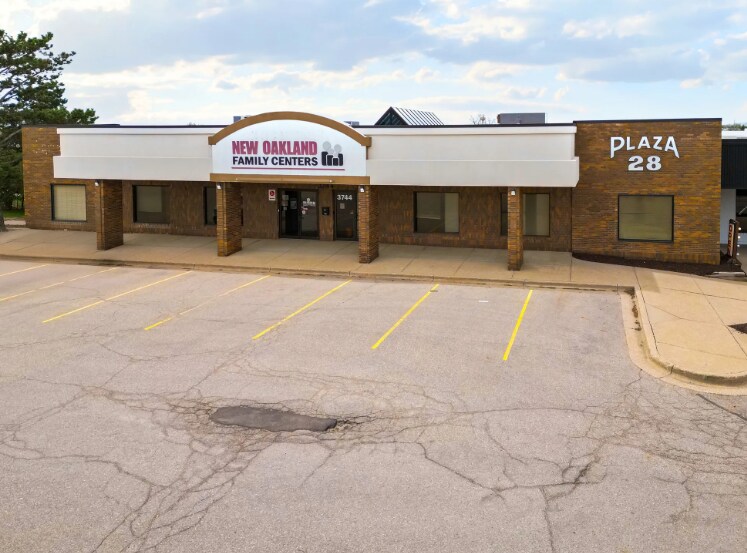 3744 28th St SE, Grand Rapids, MI for sale - Primary Photo - Image 1 of 6