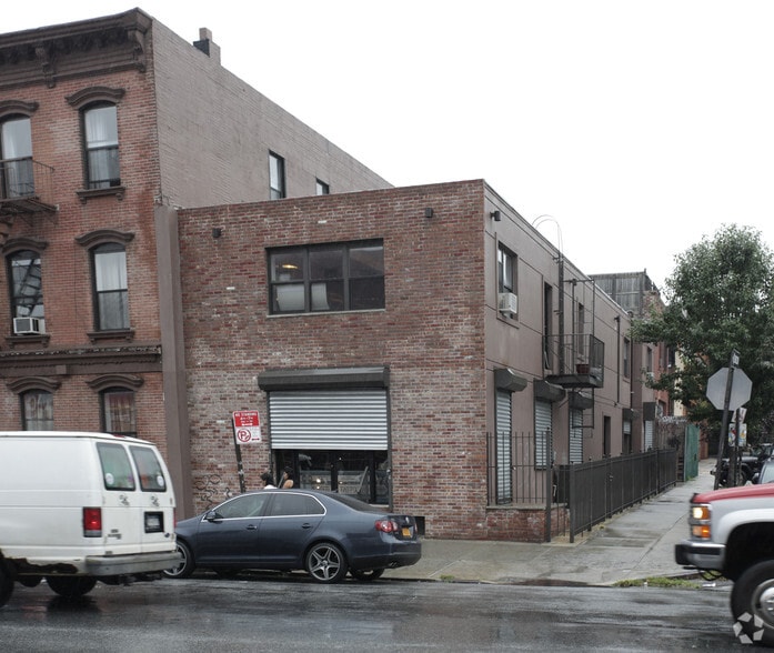 426 Union Ave, Brooklyn, NY for sale - Building Photo - Image 2 of 15