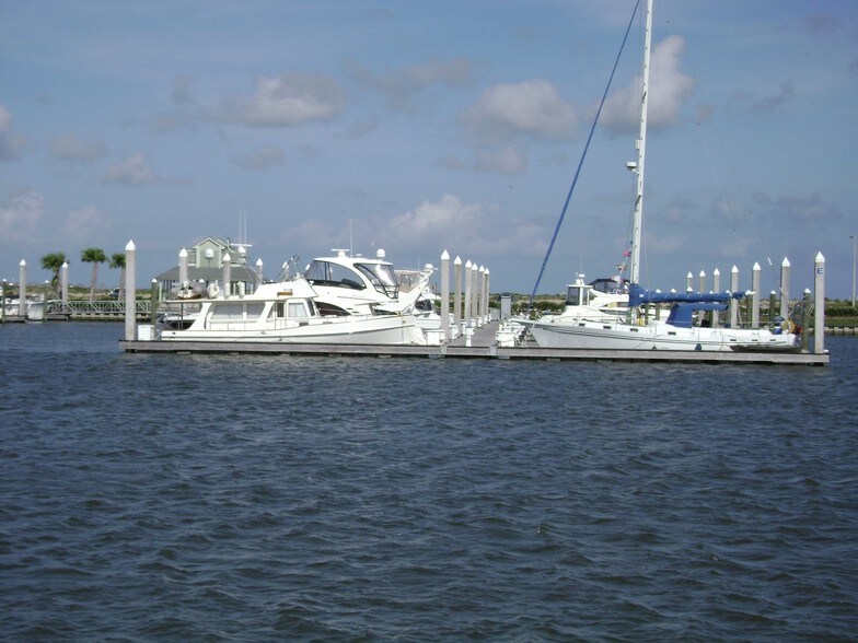 8520 Harborwalk, Hitchcock, TX 77563