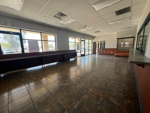 3925 N 67th Ave, Phoenix, AZ for lease Interior Photo- Image 2 of 8