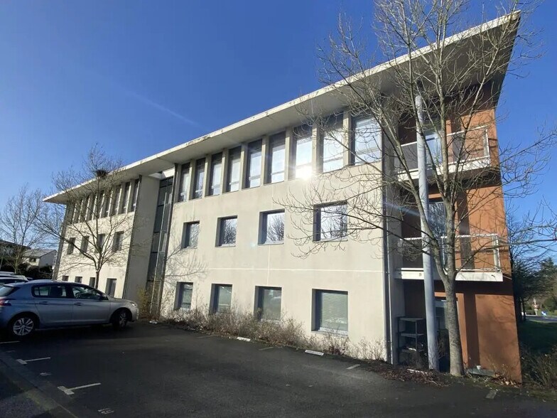 Office in Pacé for lease - Building Photo - Image 3 of 7