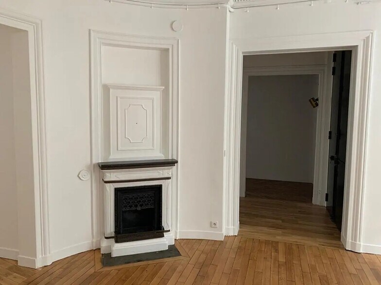 Office in Paris for lease - Interior Photo - Image 3 of 12