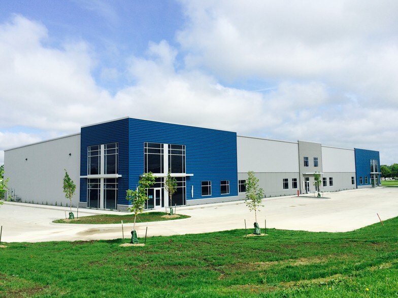 4900 Bowling St SW, Cedar Rapids, IA for sale - Primary Photo - Image 1 of 1