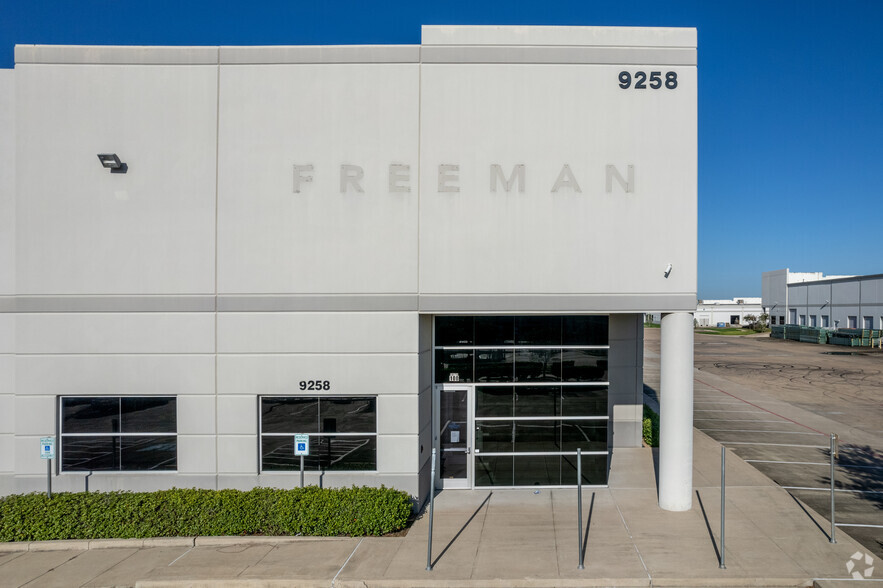 9258 Park South Vw, Houston, TX for lease - Building Photo - Image 2 of 4