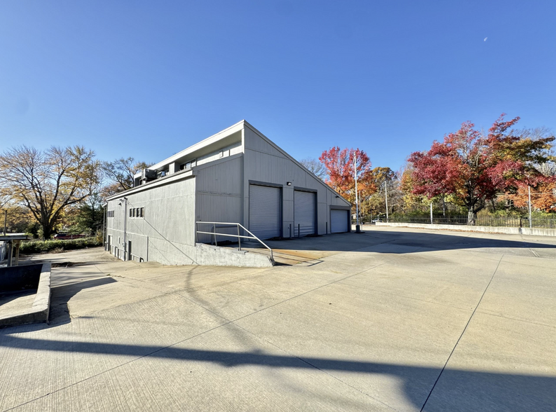 7801 Blue Ridge Blvd, Kansas City, MO for lease - Building Photo - Image 1 of 12