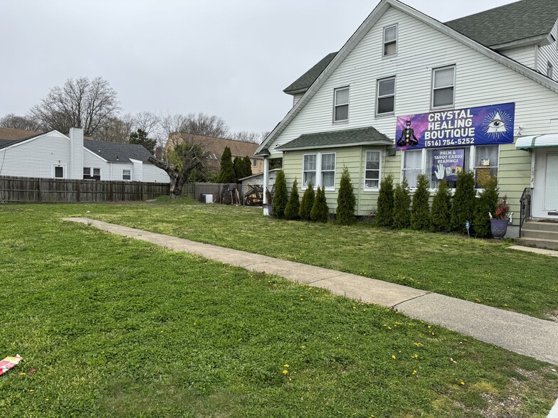 11 Post Ave, Westbury, NY for sale - Building Photo - Image 1 of 1