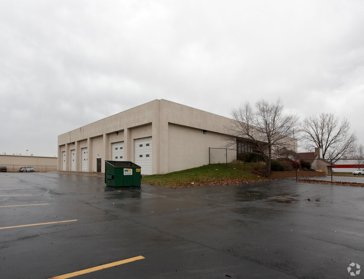 2400 Park Crescent Dr, Columbus, OH 43232