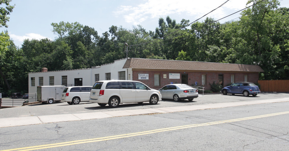 73 Summit St, Manchester, CT for lease - Building Photo - Image 1 of 17