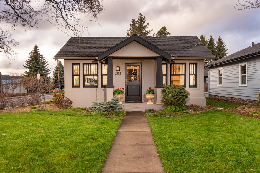 208 SE Vine Ln, Bend, OR for sale - Primary Photo - Image 1 of 1