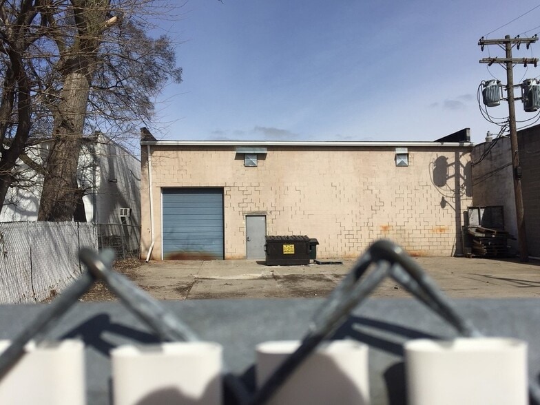 964 E 10 Mile Rd, Hazel Park, MI for lease - Building Photo - Image 2 of 9