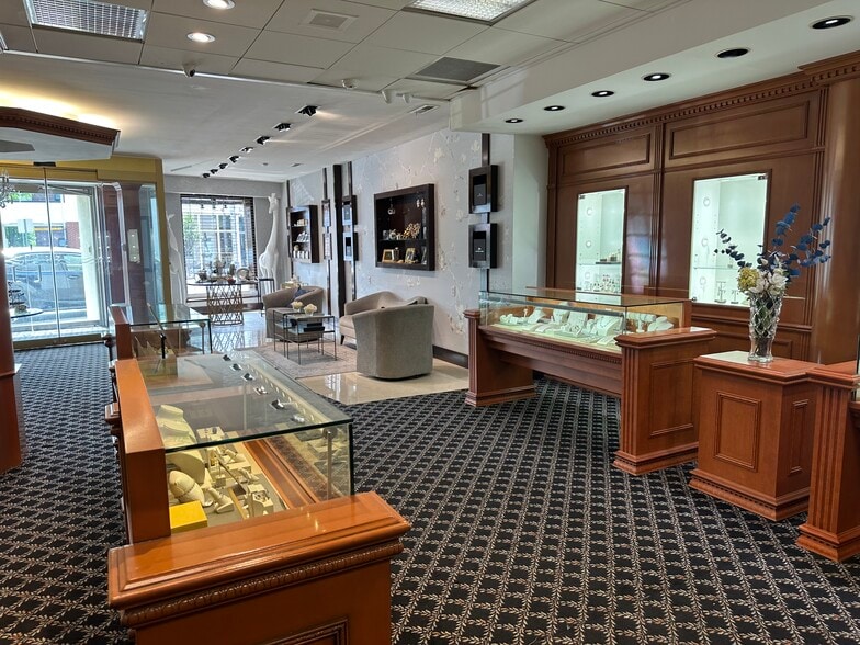 733 Anderson Ave, Cliffside Park, NJ for lease - Interior Photo - Image 3 of 21