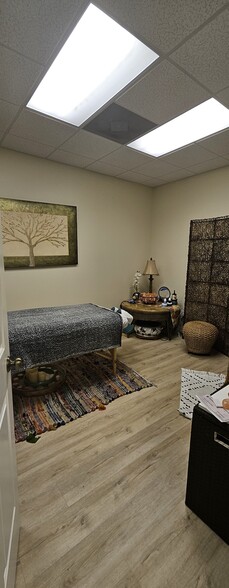 3368 Woods Edge Cir, Bonita Springs, FL for lease - Interior Photo - Image 3 of 7