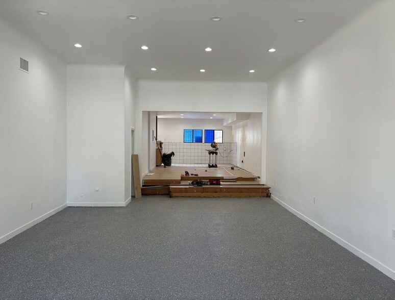 10036-10038 S Western Ave, Los Angeles, CA for lease - Interior Photo - Image 2 of 7