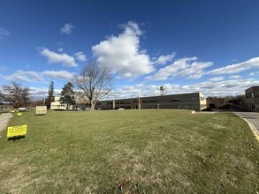 6841 N Rochester Rd, Rochester Hills, MI for lease Interior Photo- Image 1 of 8