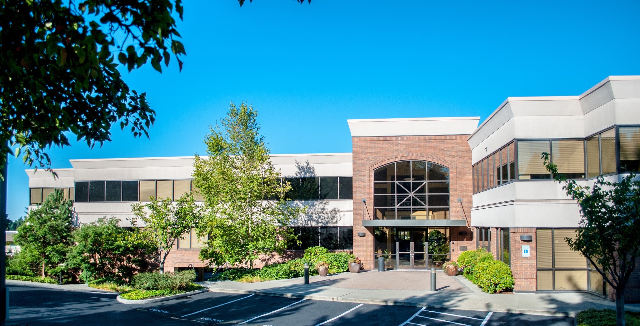 11250 Kirkland Way, Kirkland, WA for lease Primary Photo- Image 1 of 10