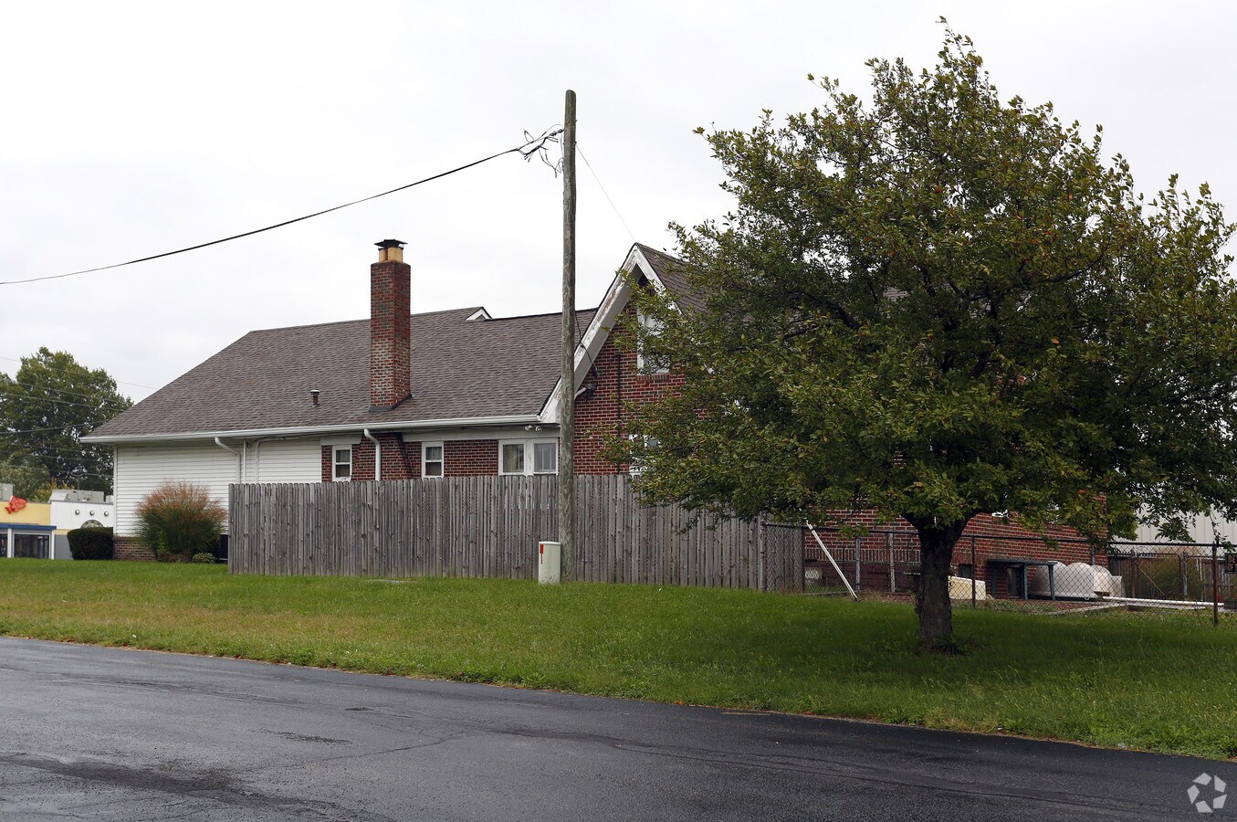 8809 E Washington St, Indianapolis, IN 46219