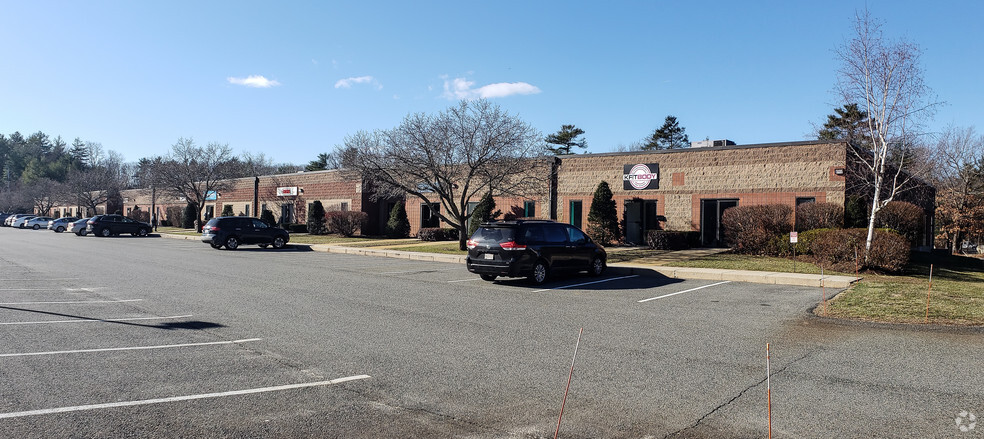 35 Pond Park Rd, Hingham, MA for lease - Primary Photo - Image 2 of 12