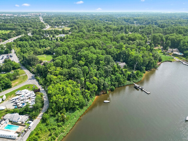 27 Old South River Rd, Edgewater, MD for sale - Primary Photo - Image 1 of 17
