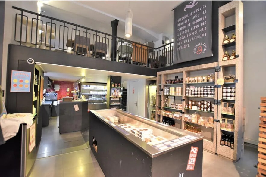 Retail in Paris for lease - Building Photo - Image 2 of 4