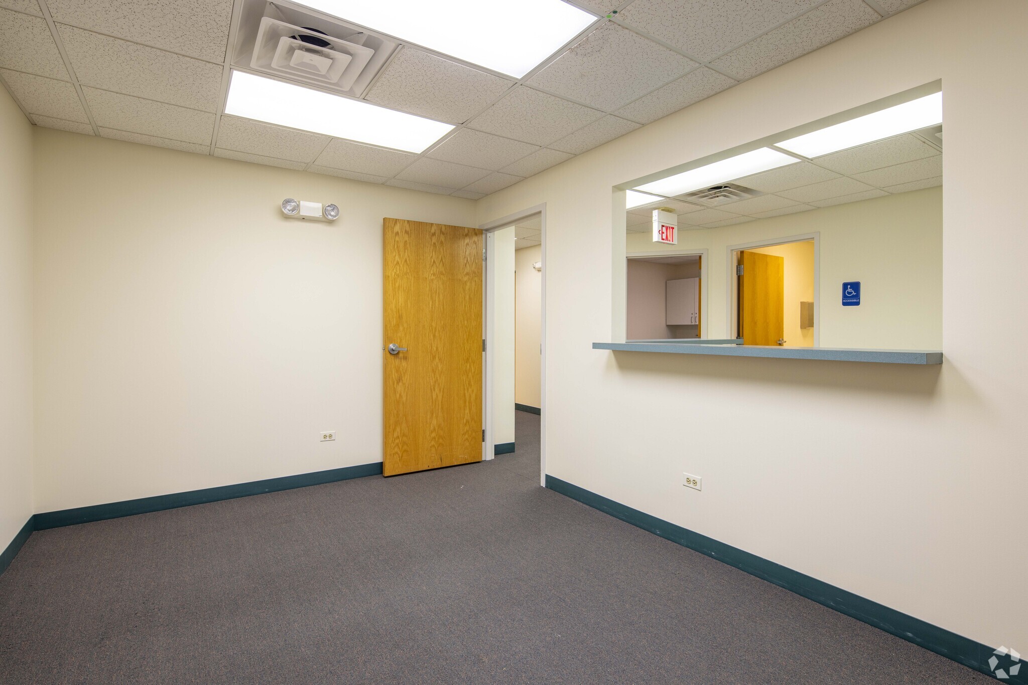 150 W Half Day Rd, Buffalo Grove, IL for lease Interior Photo- Image 1 of 3