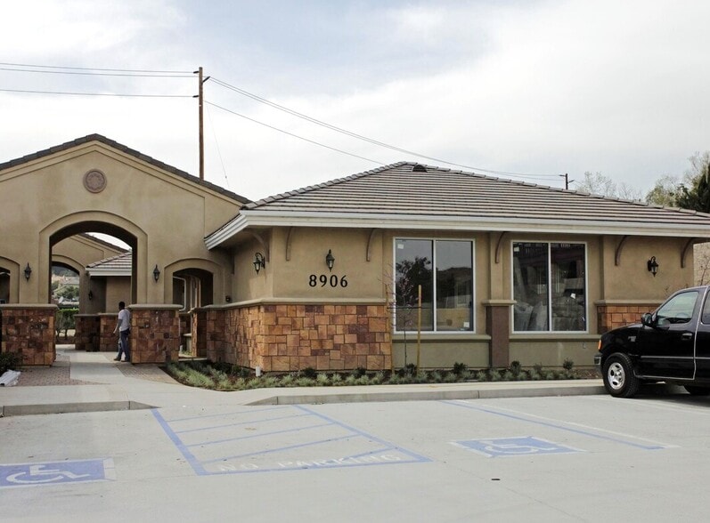 8906 San Bernadino Rd, Rancho Cucamonga, CA for lease - Primary Photo - Image 1 of 4