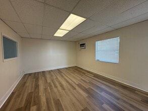 4700-4736 NE 12th Ave, Oakland Park, FL for lease Interior Photo- Image 2 of 7
