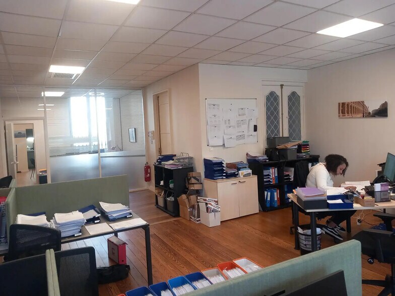 42 Place Gambetta, Bordeaux for lease - Building Photo - Image 3 of 24